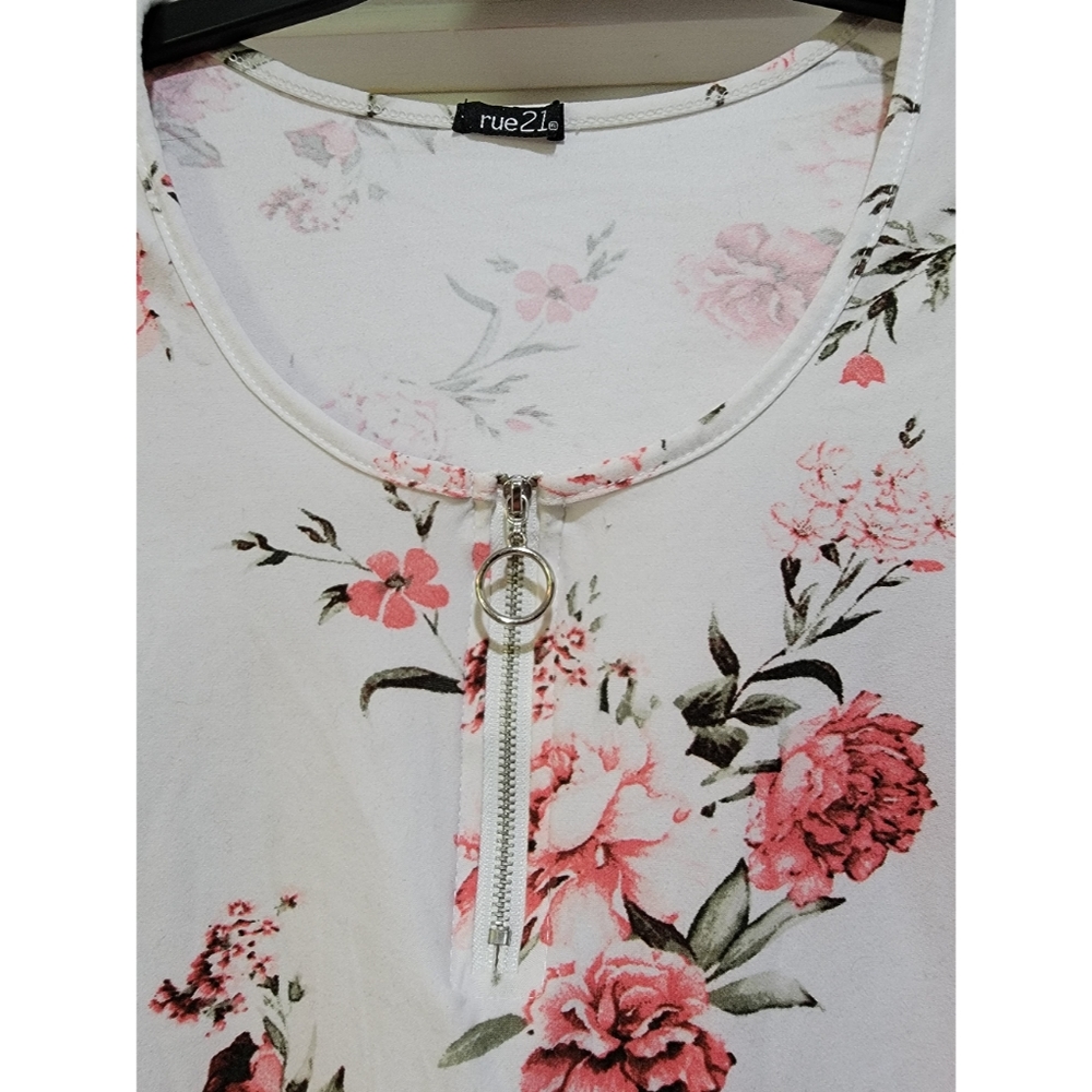 Rue 21 Junior Long Sleeve Crop Top. Size Small. EUC - Picture 4 of 11
